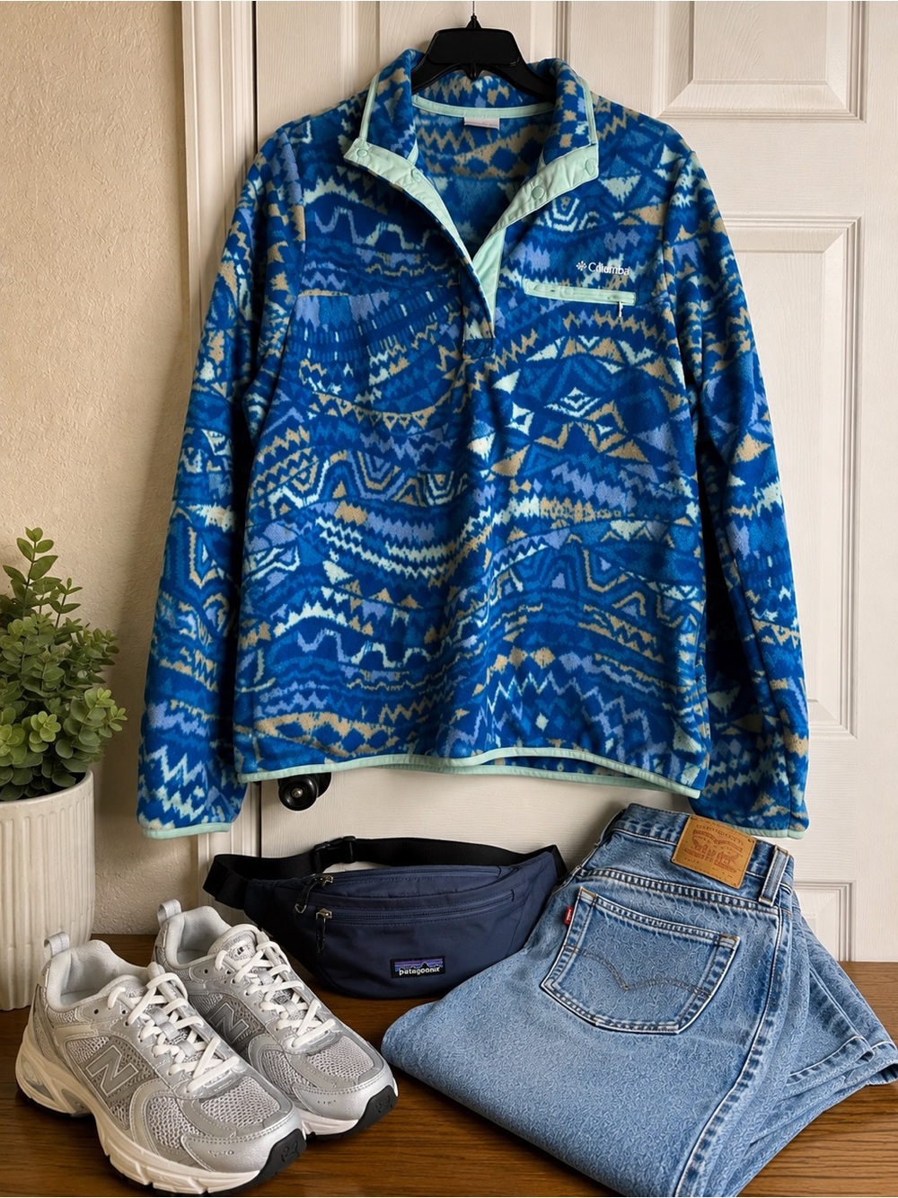 Columbia Blue Patterned Fleece Pullover with Mint Trim vintage 90’s Y2K